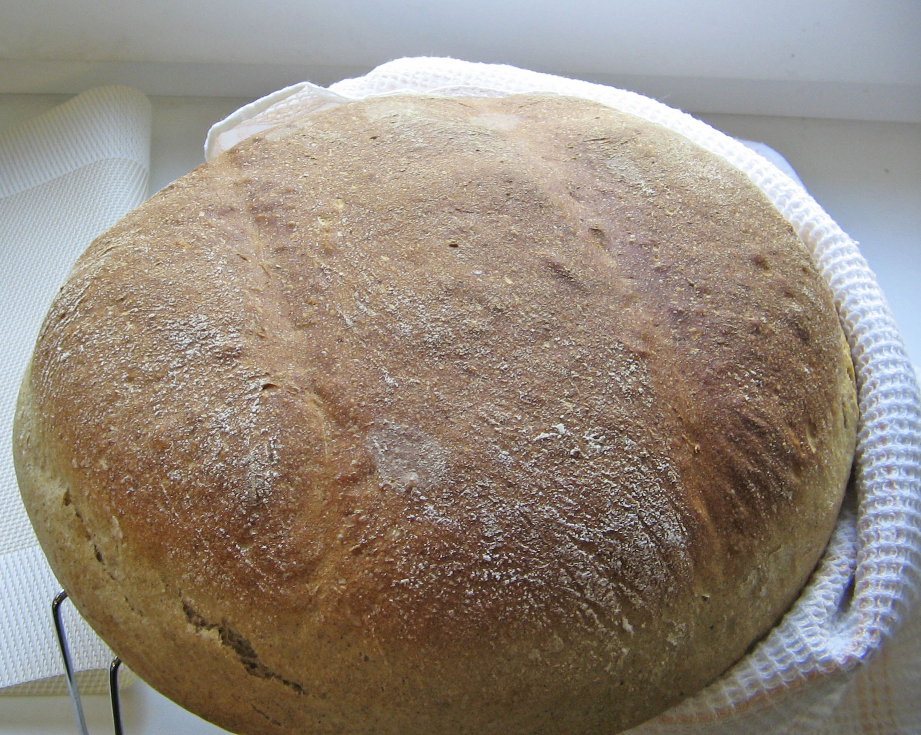 Как сформировать хлеб круглый чтоб не рвался.